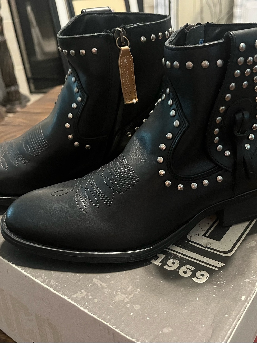 Dingo Women’s Black Leather Boots Size 8 M